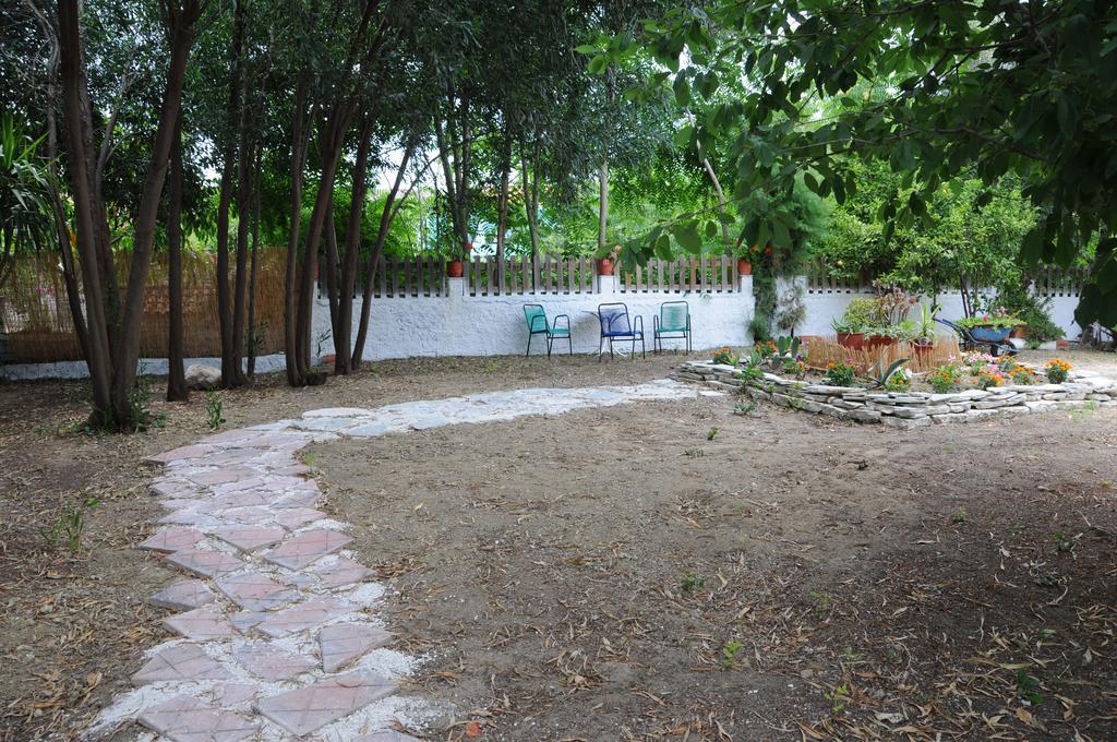 Vicky'S Garden Apartment Kalamaki  Bagian luar foto