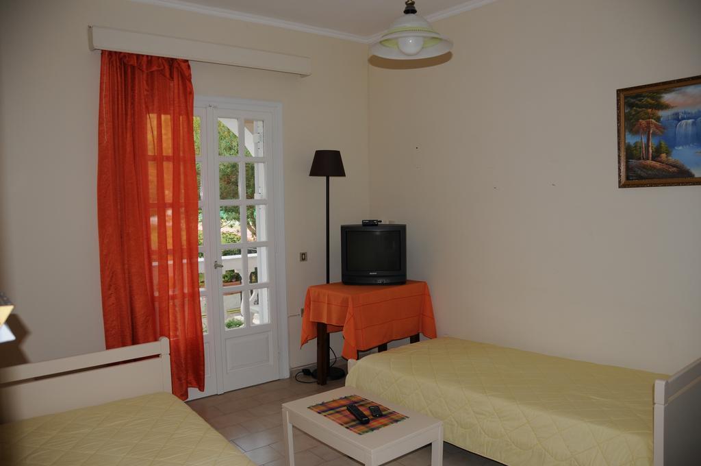 Vicky'S Garden Apartment Kalamaki  Bagian luar foto