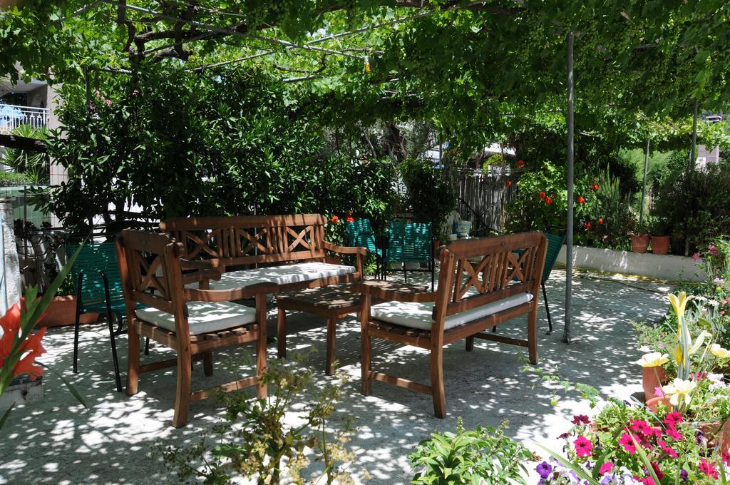 Vicky'S Garden Apartment Kalamaki  Bagian luar foto