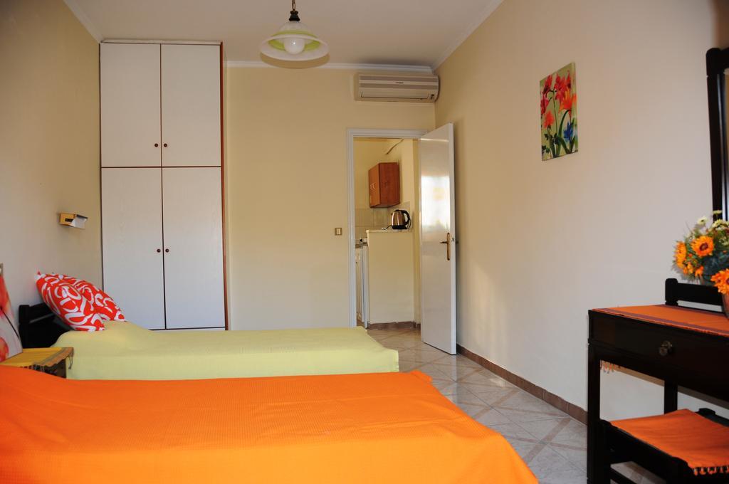 Vicky'S Garden Apartment Kalamaki  Bagian luar foto