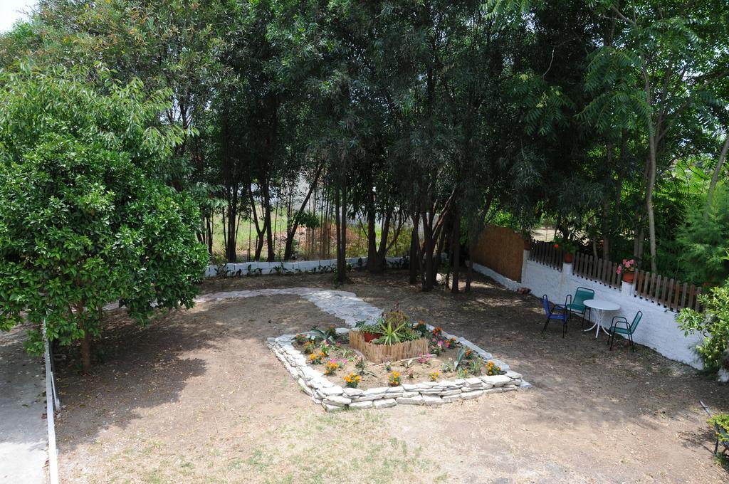 Vicky'S Garden Apartment Kalamaki  Bagian luar foto
