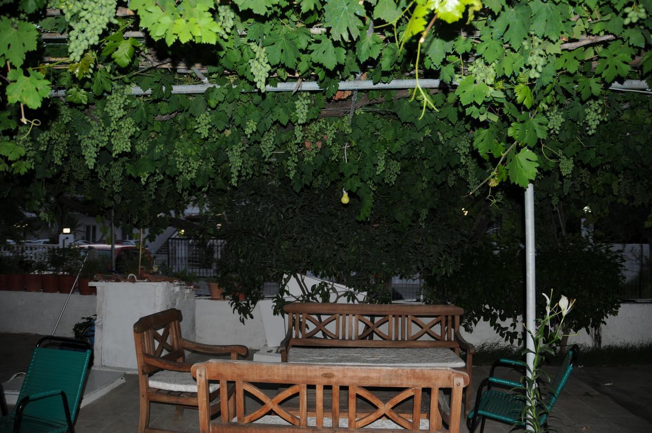 Vicky'S Garden Apartment Kalamaki  Bagian luar foto
